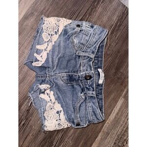 Mudd Girls Denim Shorts Light Wash Crochet Lace Frayed Hem Size 6 DM55D0011R